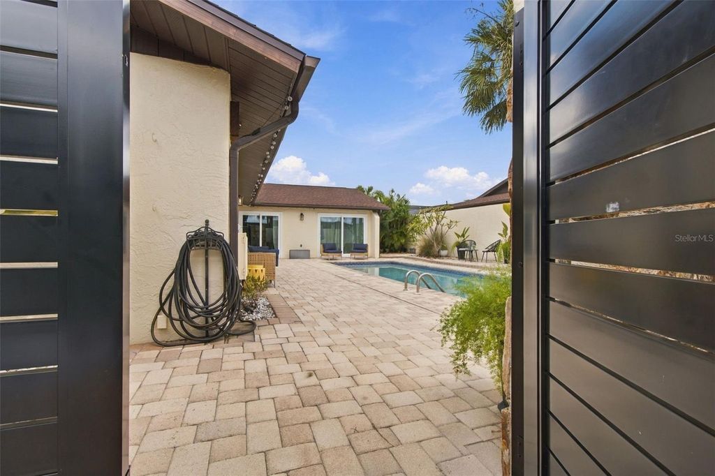 Image 12 of property listing at 5041 PALOMA DRIVE, Tampa, FL 33624