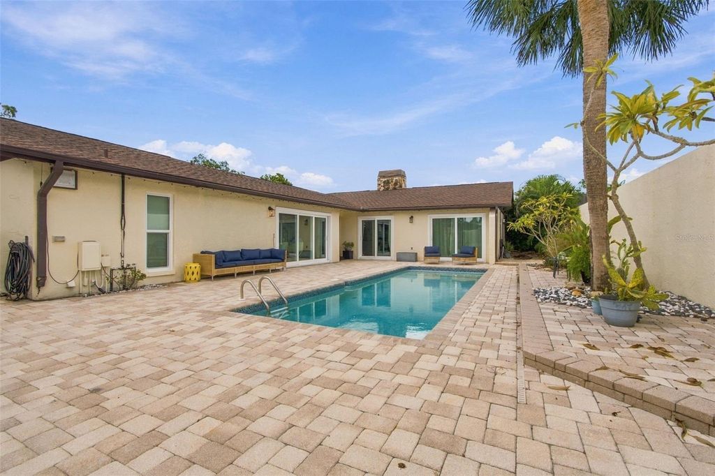 Image 3 of property listing at 5041 PALOMA DRIVE, Tampa, FL 33624