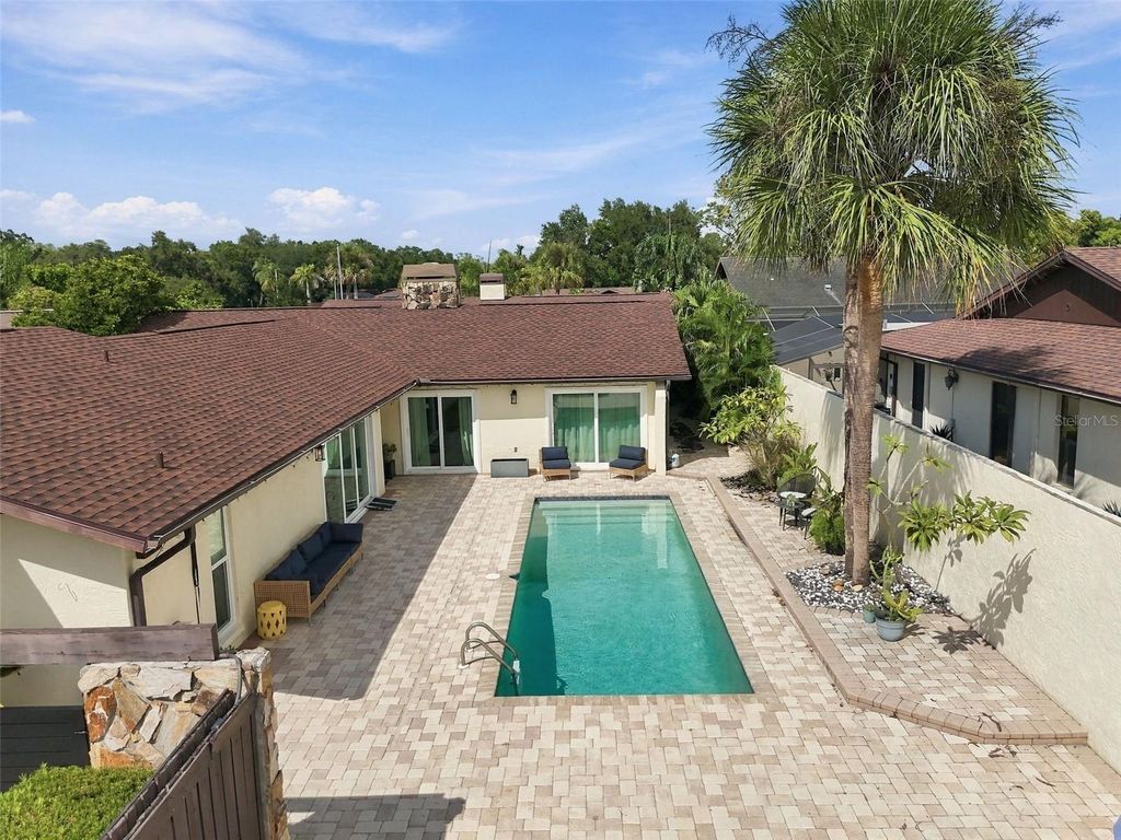 Image 4 of property listing at 5041 PALOMA DRIVE, Tampa, FL 33624