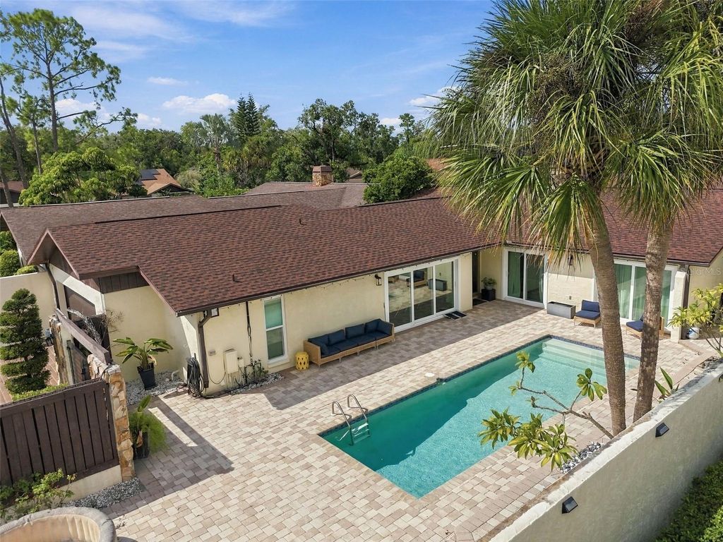 Image 5 of property listing at 5041 PALOMA DRIVE, Tampa, FL 33624