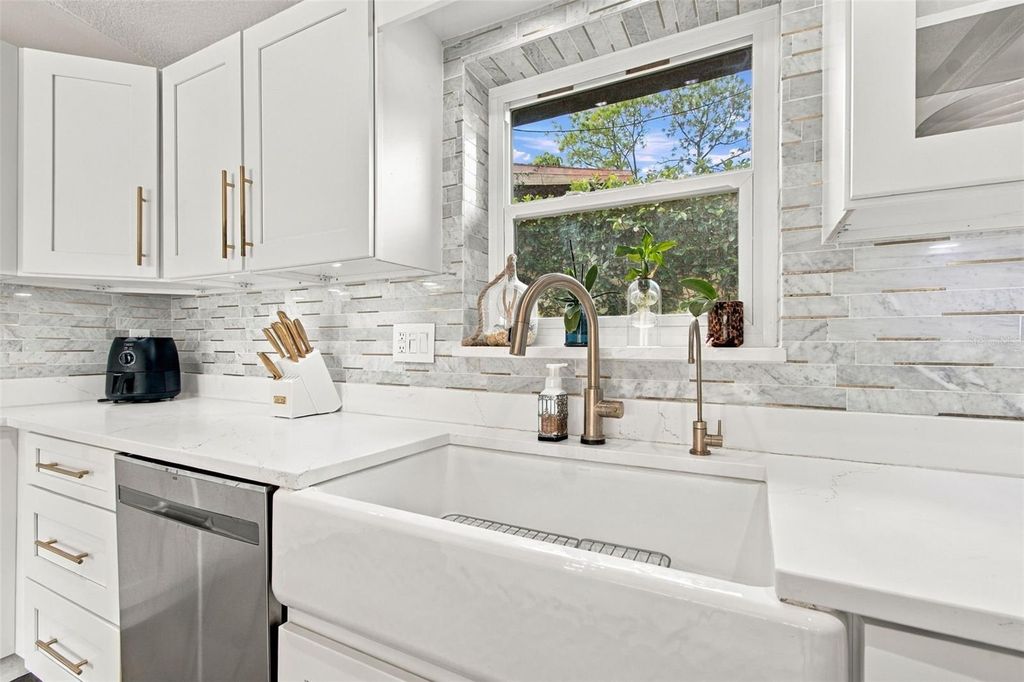 Image 44 of property listing at 5041 PALOMA DRIVE, Tampa, FL 33624