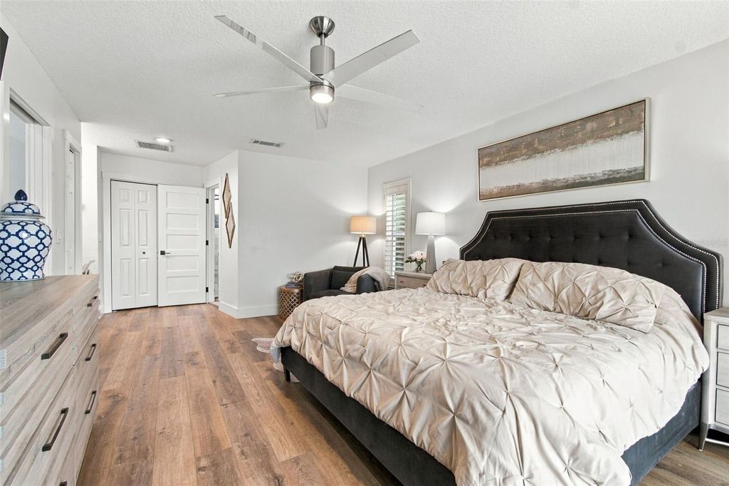 Image 57 of property listing at 5041 PALOMA DRIVE, Tampa, FL 33624