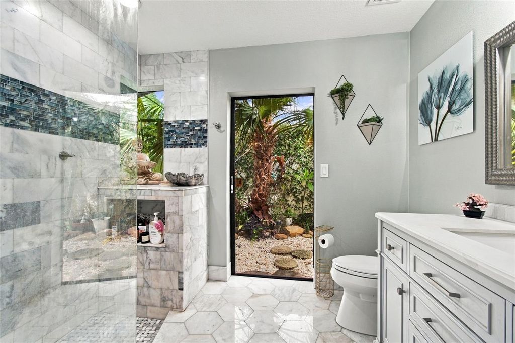 Image 61 of property listing at 5041 PALOMA DRIVE, Tampa, FL 33624