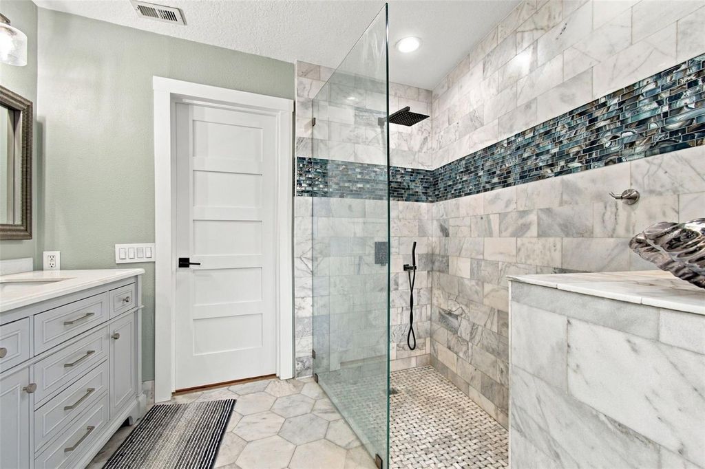 Image 62 of property listing at 5041 PALOMA DRIVE, Tampa, FL 33624