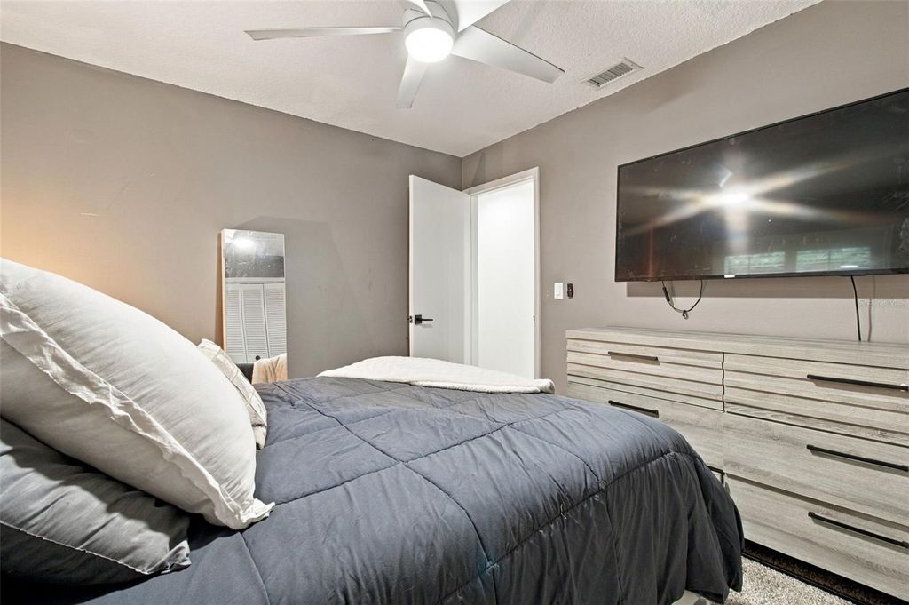 Image 66 of property listing at 5041 PALOMA DRIVE, Tampa, FL 33624