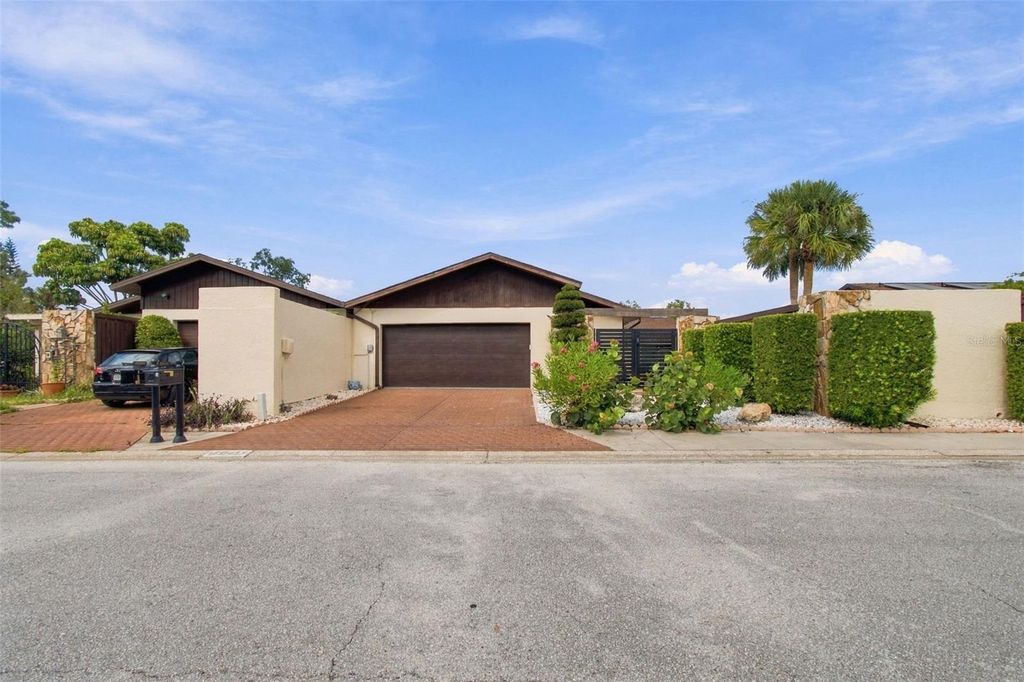 Image 8 of property listing at 5041 PALOMA DRIVE, Tampa, FL 33624