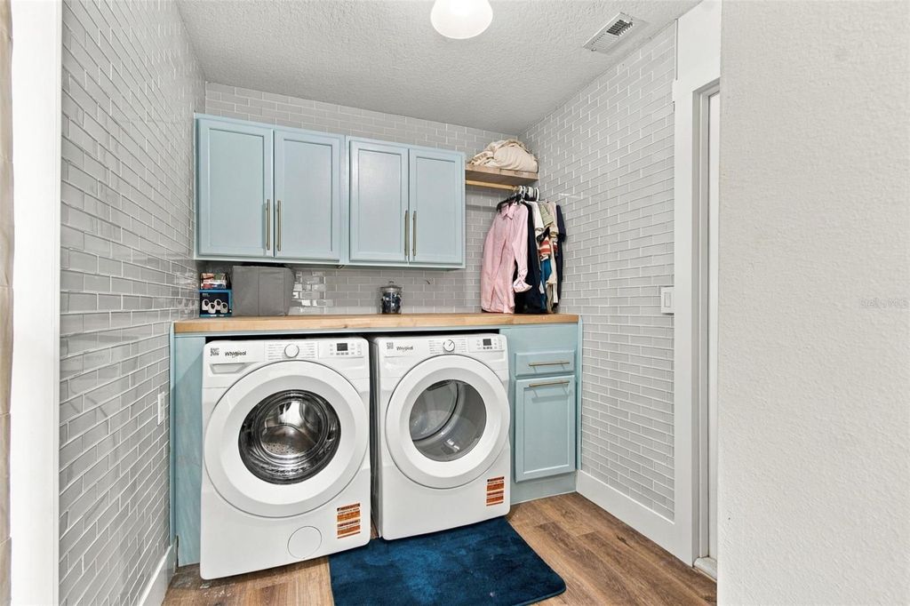 Image 75 of property listing at 5041 PALOMA DRIVE, Tampa, FL 33624