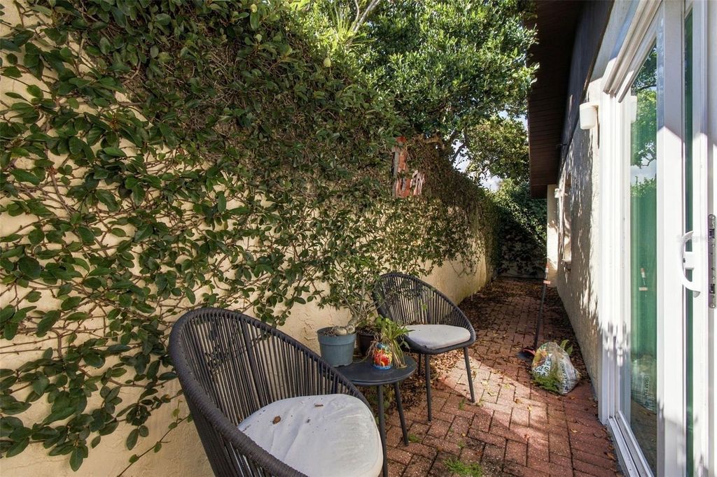 Image 77 of property listing at 5041 PALOMA DRIVE, Tampa, FL 33624