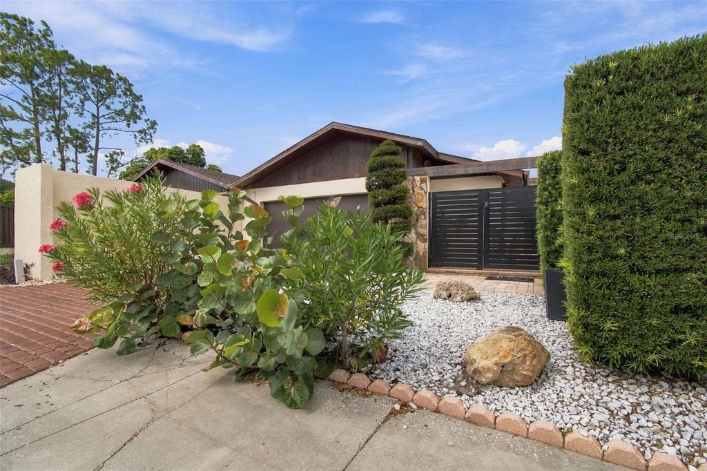 Image 9 of property listing at 5041 PALOMA DRIVE, Tampa, FL 33624
