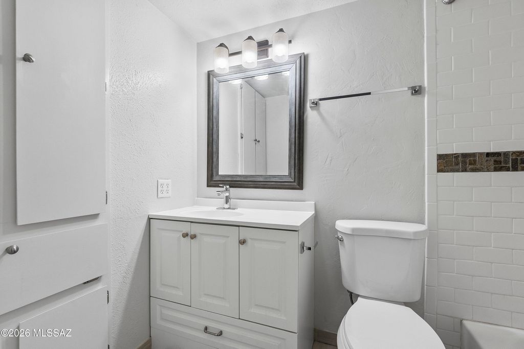 Image 10 of property listing at 1620 N Wilmot Rd Unit S435, Tucson, AZ 85712