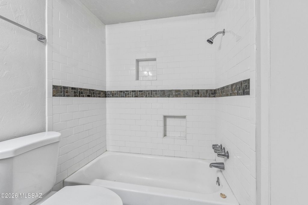Image 11 of property listing at 1620 N Wilmot Rd Unit S435, Tucson, AZ 85712