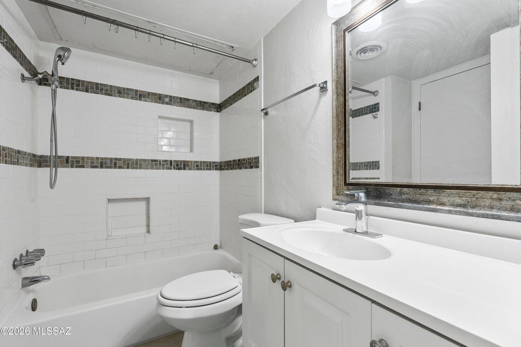 Image 14 of property listing at 1620 N Wilmot Rd Unit S435, Tucson, AZ 85712