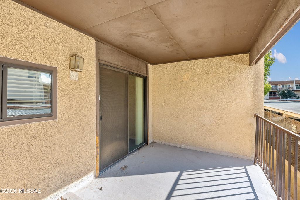 Image 15 of property listing at 1620 N Wilmot Rd Unit S435, Tucson, AZ 85712