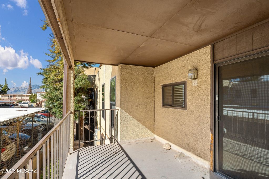 Image 16 of property listing at 1620 N Wilmot Rd Unit S435, Tucson, AZ 85712