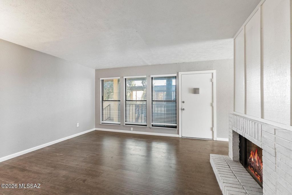 Image 4 of property listing at 1620 N Wilmot Rd Unit S435, Tucson, AZ 85712