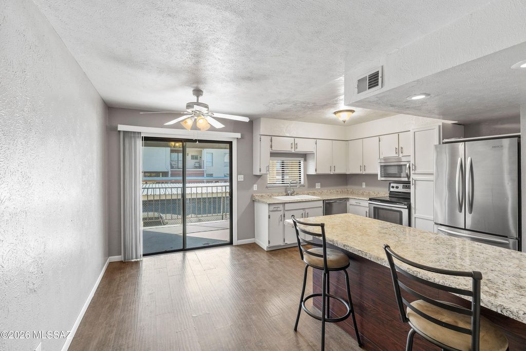 Image 5 of property listing at 1620 N Wilmot Rd Unit S435, Tucson, AZ 85712