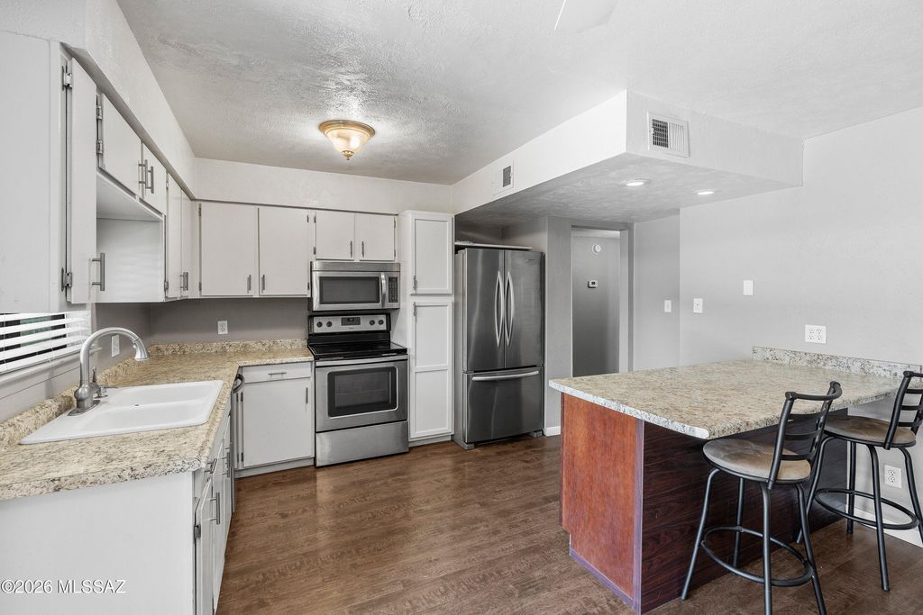 Image 6 of property listing at 1620 N Wilmot Rd Unit S435, Tucson, AZ 85712