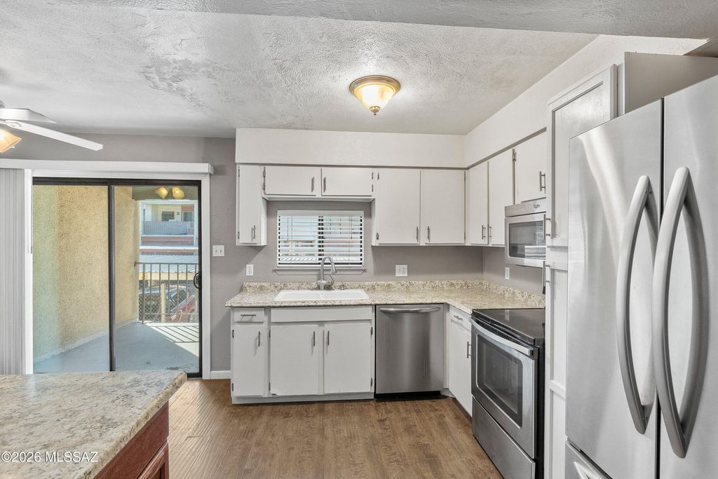 Image 7 of property listing at 1620 N Wilmot Rd Unit S435, Tucson, AZ 85712