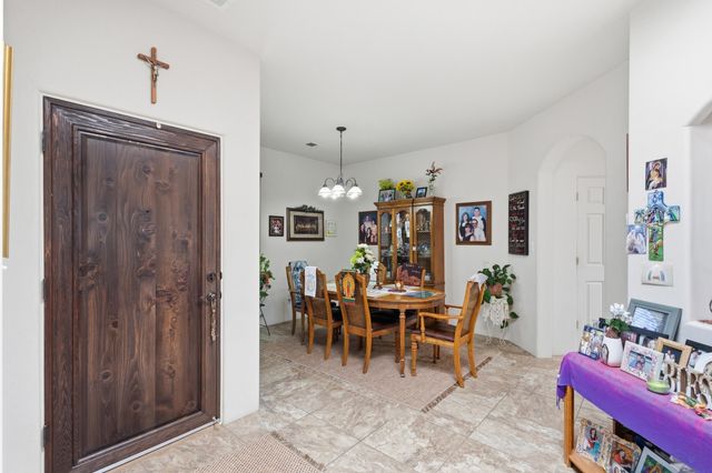 330 Calle Consuelo NE, Los Lunas, NM 87031