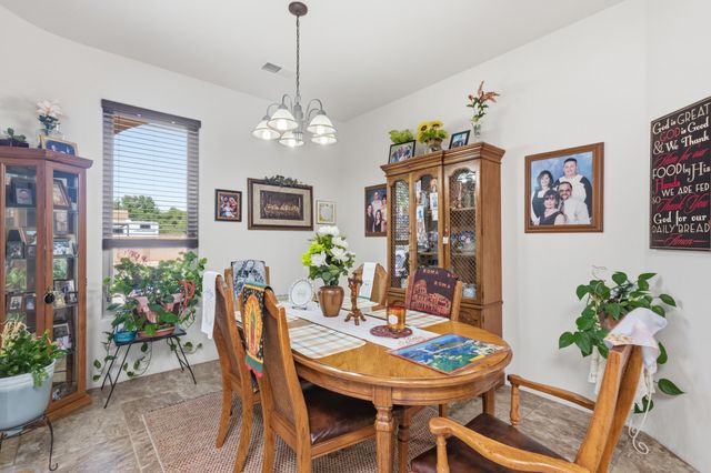330 Calle Consuelo NE, Los Lunas, NM 87031