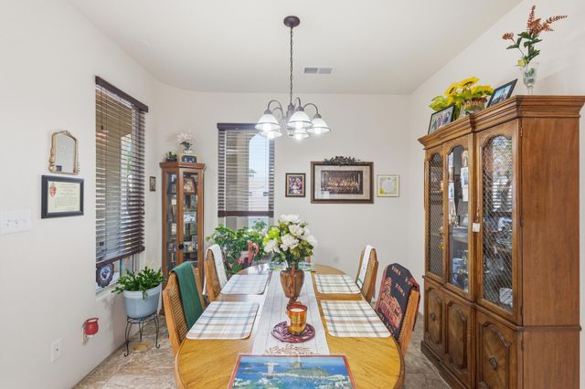 330 Calle Consuelo NE, Los Lunas, NM 87031