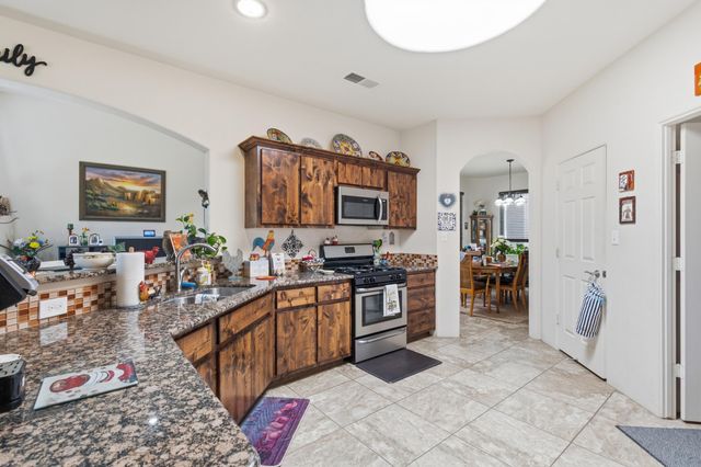 330 Calle Consuelo NE, Los Lunas, NM 87031