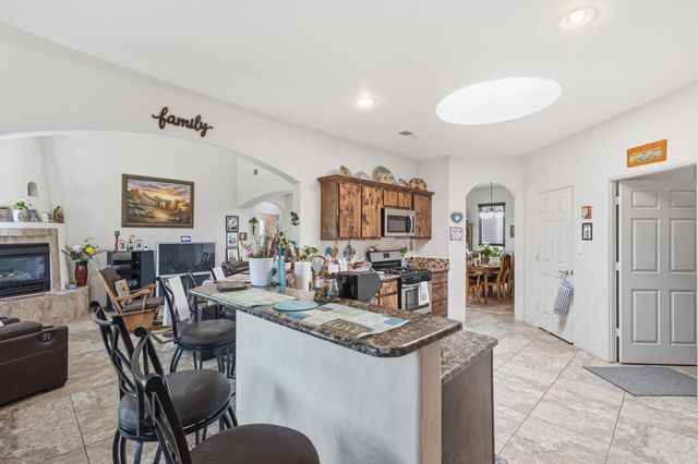 330 Calle Consuelo NE, Los Lunas, NM 87031