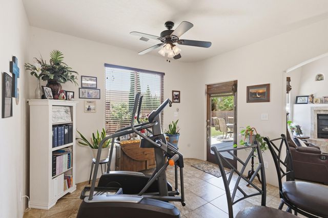 330 Calle Consuelo NE, Los Lunas, NM 87031
