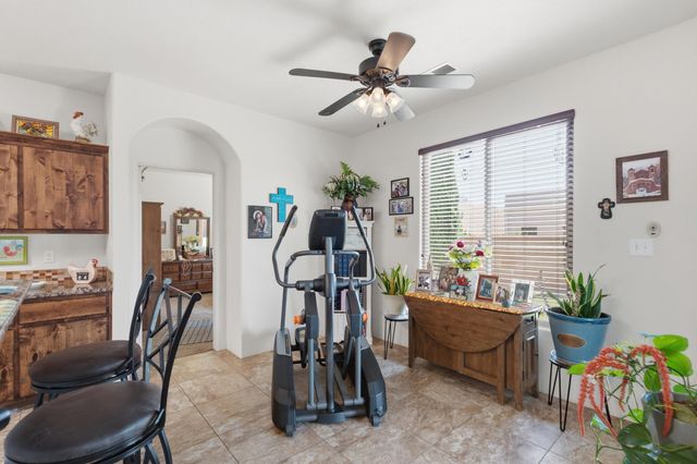 330 Calle Consuelo NE, Los Lunas, NM 87031