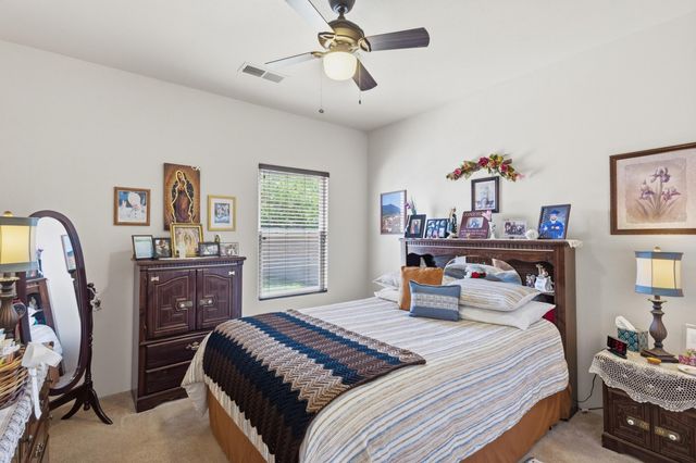 330 Calle Consuelo NE, Los Lunas, NM 87031