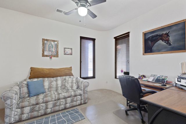 330 Calle Consuelo NE, Los Lunas, NM 87031