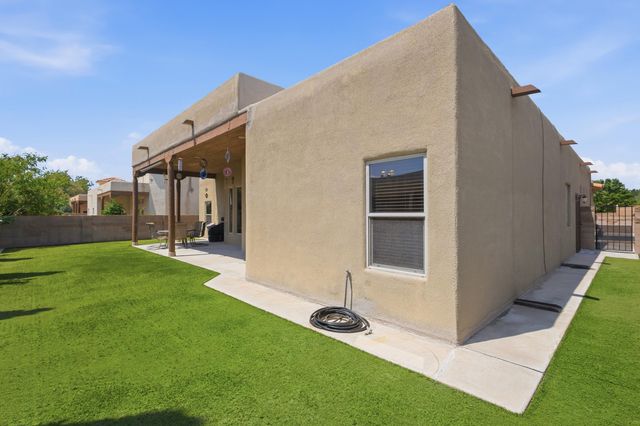 330 Calle Consuelo NE, Los Lunas, NM 87031