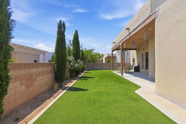 330 Calle Consuelo NE, Los Lunas, NM 87031