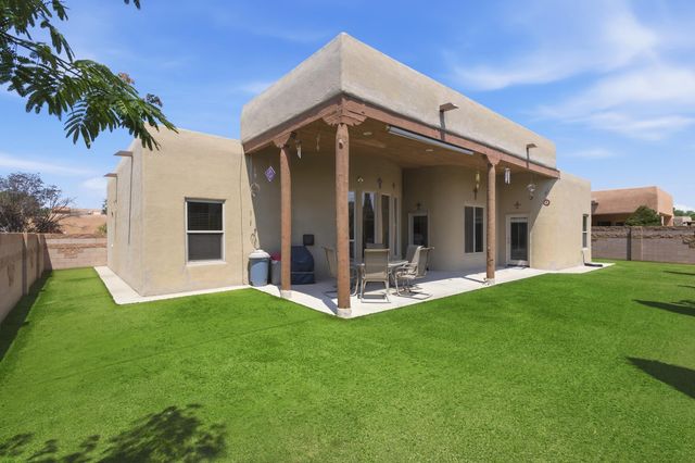 330 Calle Consuelo NE, Los Lunas, NM 87031