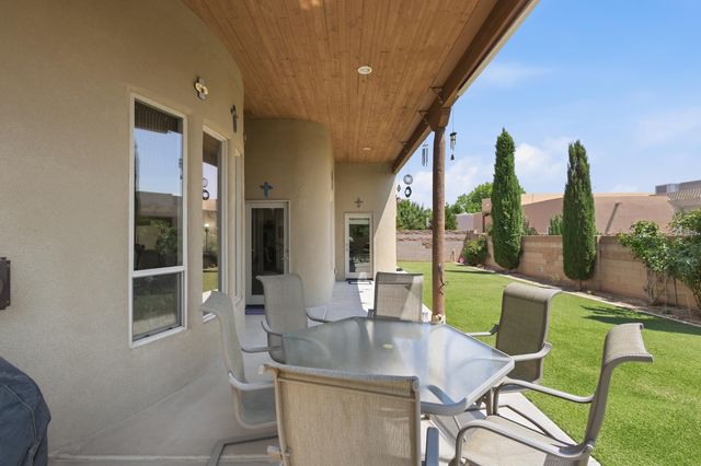 330 Calle Consuelo NE, Los Lunas, NM 87031