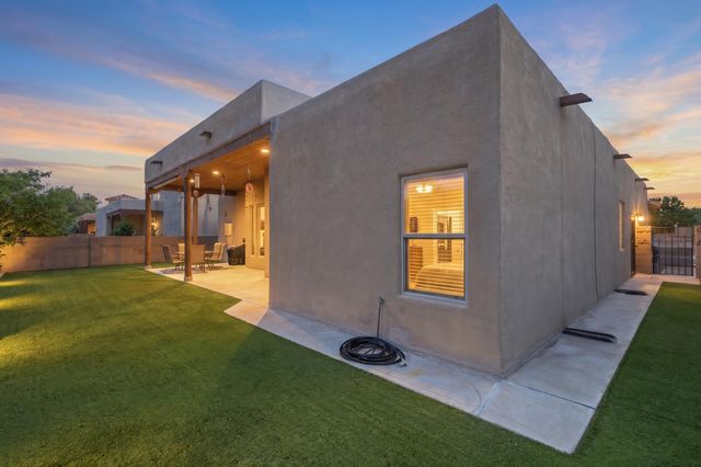 330 Calle Consuelo NE, Los Lunas, NM 87031