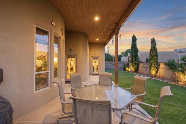 330 Calle Consuelo NE, Los Lunas, NM 87031