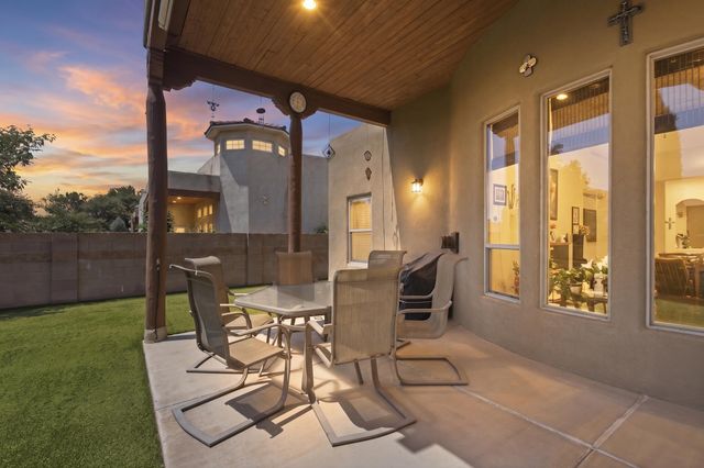 330 Calle Consuelo NE, Los Lunas, NM 87031