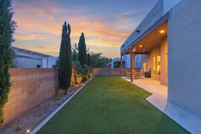330 Calle Consuelo NE, Los Lunas, NM 87031