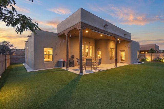 330 Calle Consuelo NE, Los Lunas, NM 87031