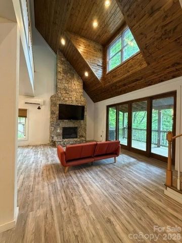 140 Falls Crossing Road, Burnsville, NC 28714
