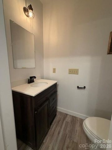140 Falls Crossing Road, Burnsville, NC 28714