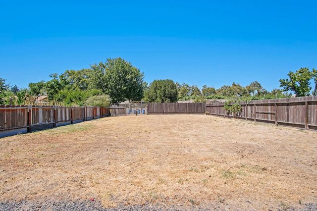 1529 Mitchell Ave, Escalon, CA 95320