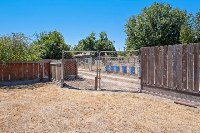 1529 Mitchell Ave, Escalon, CA 95320