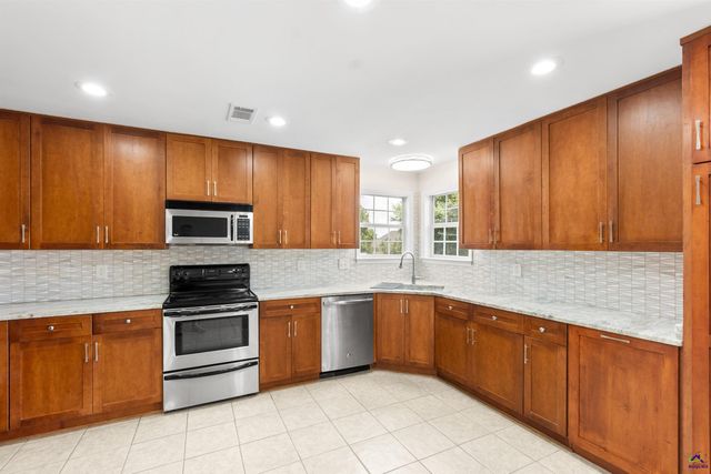 109 Oldfield Court, Centerville, GA 31028