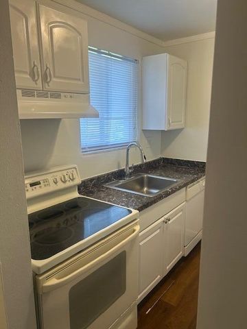 6054 Forest Hill Boulevard Apt 104, West Palm Beach, FL 33415