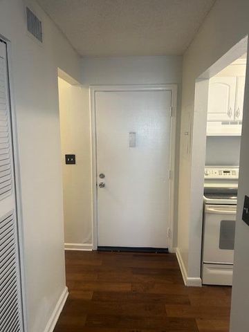 6054 Forest Hill Boulevard Apt 104, West Palm Beach, FL 33415