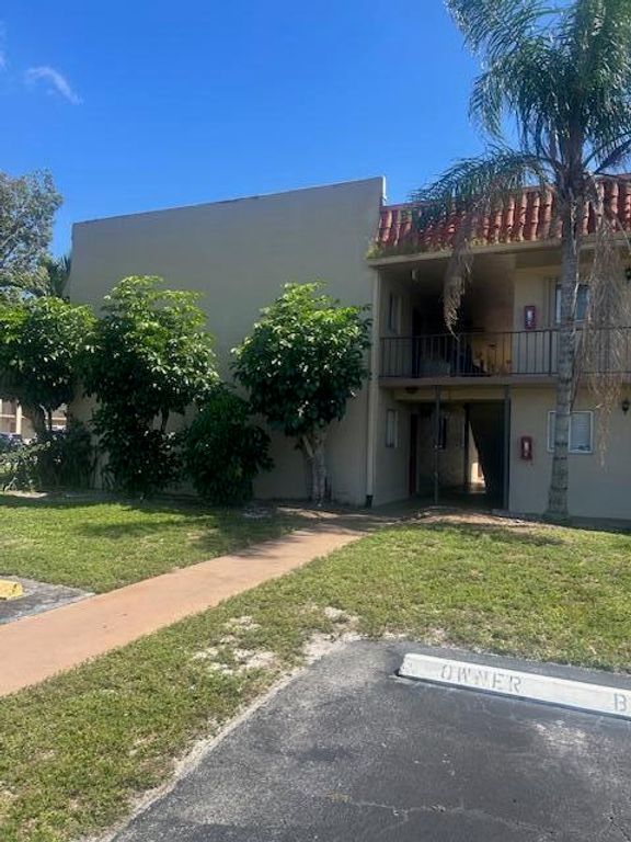 6054 Forest Hill Boulevard Apt 104, West Palm Beach, FL 33415