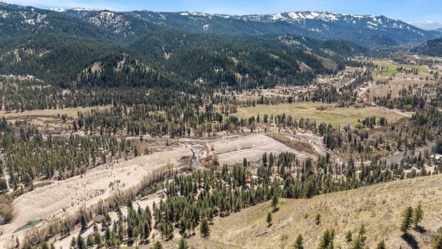 4395 N Pine Featherville Rd, Featherville, ID 83647