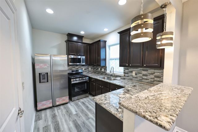 2107 54th Street, Galveston, TX 77551